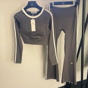 ALO Yoga Gray Long Sleeve Crop Top